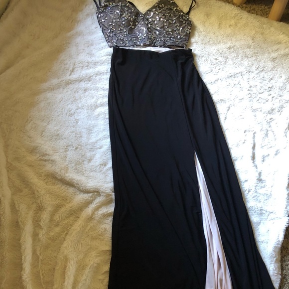 Windsor Two Piece Split And Beaded Top - Picture 2 of 3